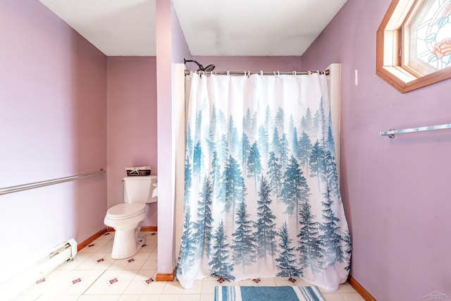 full bath with a shower with shower curtain, toilet, and baseboards