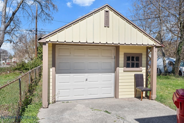 14725 Agnes Ave, Eastpointe, MI 48021 - detached garage featuring fence and driveway