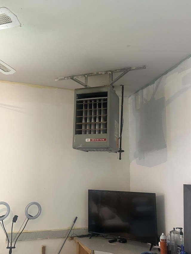 59650 White Wood Dr, Mattawan, MI 49071 - detailed view of a heating unit