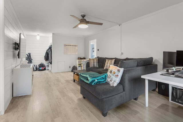 living room featuring ceiling fan, crown molding, and light wood finished floors