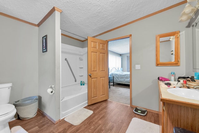full bathroom featuring wood finished floors, toilet, vanity, crown molding, and baseboards