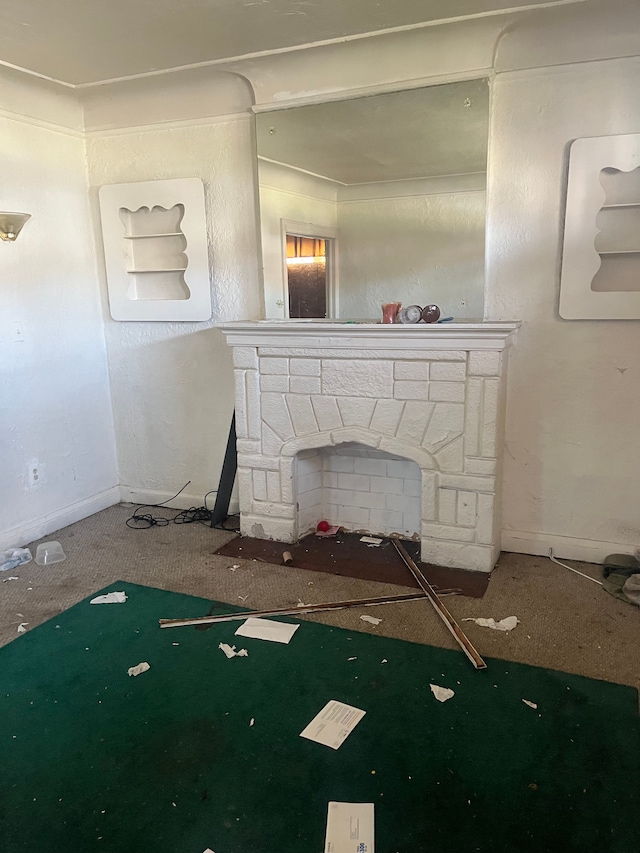 living area with carpet floors and baseboards