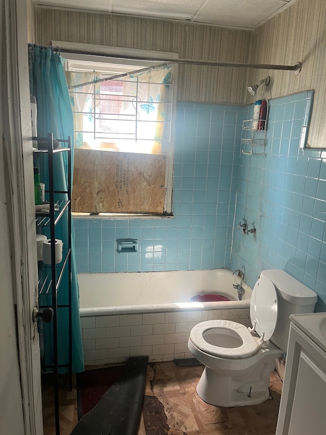 full bath with shower / bath combination with curtain and toilet