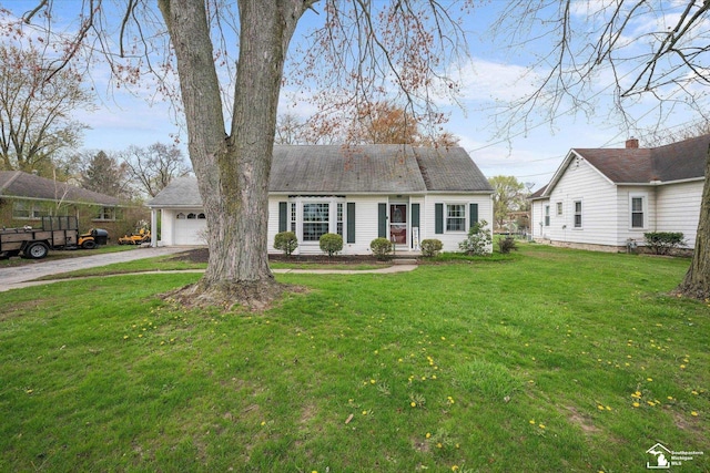 view of front facade featuring an attached garage, a front lawn, and driveway