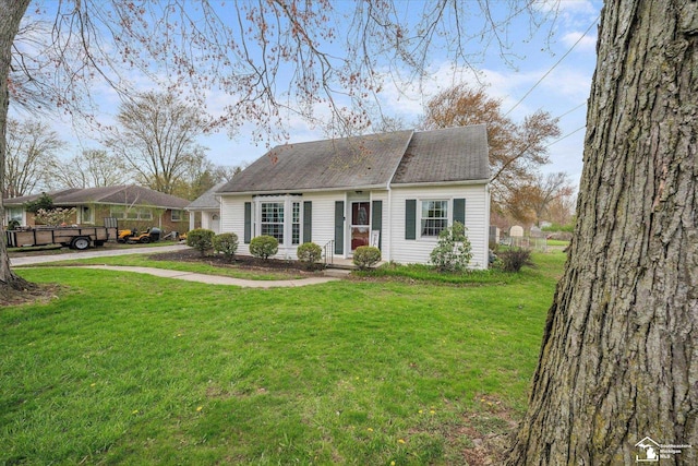 new england style home featuring a front lawn
