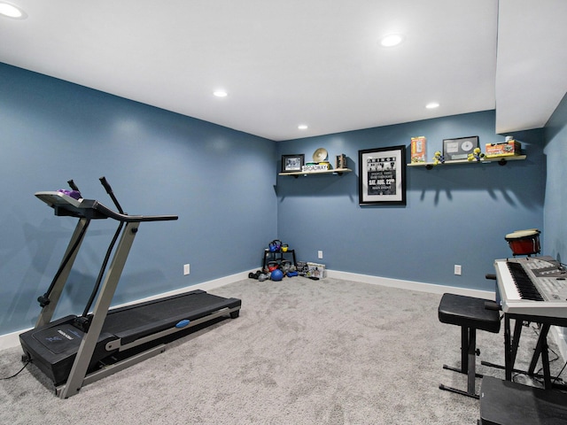 exercise area featuring baseboards, recessed lighting, and carpet