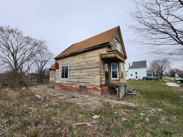 6419 Roosevelt St, Detroit, MI 48208 - view of home's exterior with a yard