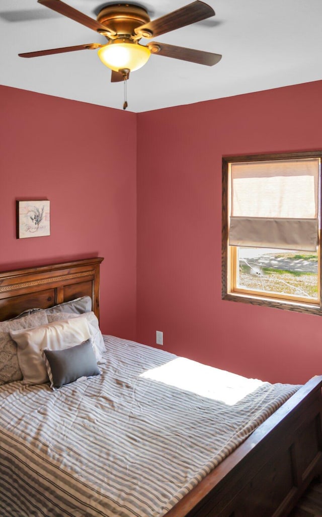 bedroom with ceiling fan