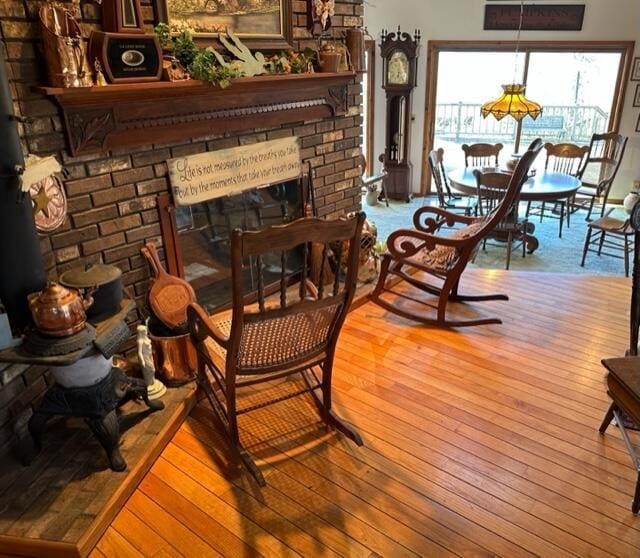 living area with hardwood / wood-style floors