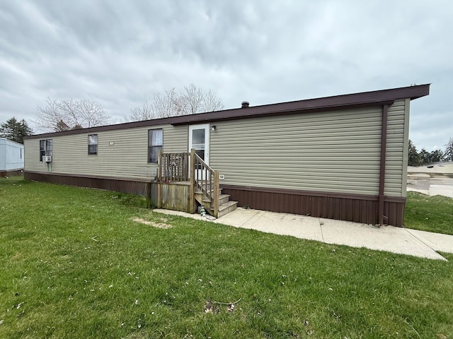 7006 Brides Bay Ct, Ira, MI 48023 - back of house with a yard