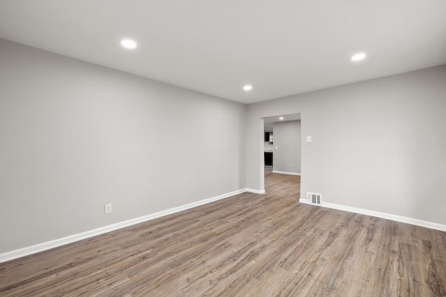 spare room featuring wood finished floors, visible vents, and recessed lighting