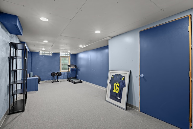 exercise room featuring carpet, baseboards, and recessed lighting