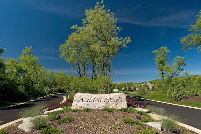 view of community / neighborhood sign
