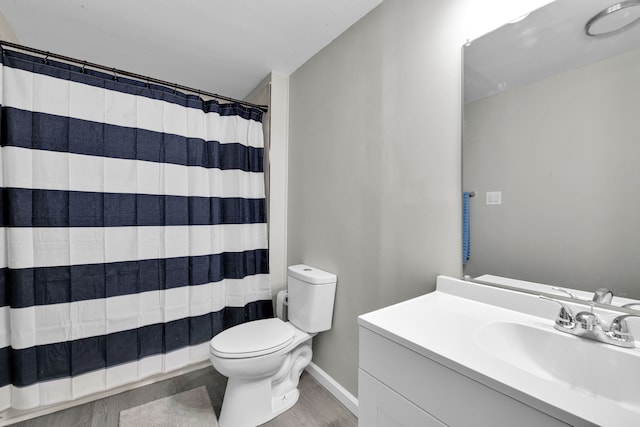 full bath featuring a shower with curtain, toilet, baseboards, wood finished floors, and vanity