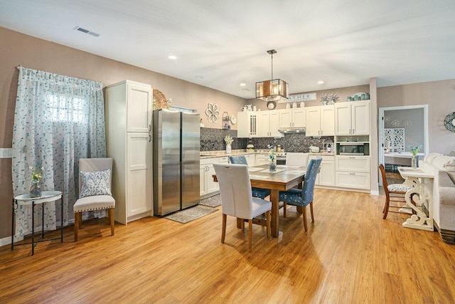 dining room with recessed lighting, an inviting chandelier, visible vents, and light wood-type flooring