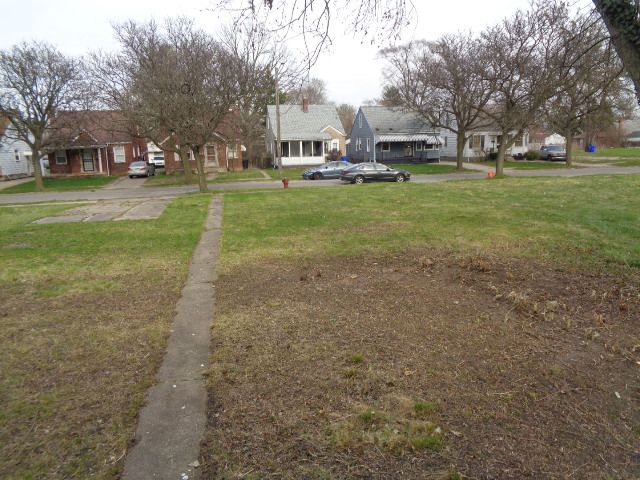 view of yard with a residential view