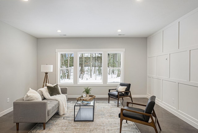 living area featuring recessed lighting and baseboards
