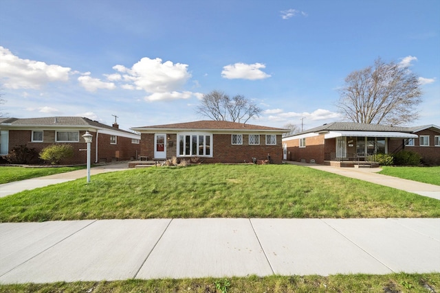 view of front of home featuring brick siding and a front lawn