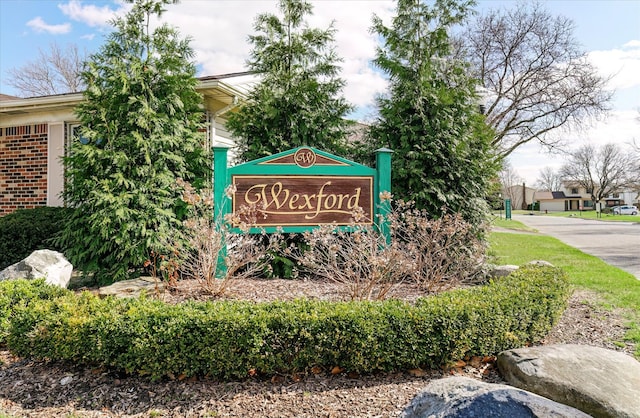 2919 Roundtree Dr, Troy, MI 48083 - view of community sign