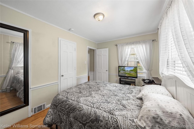 21700 W 13 Mile Rd, Beverly Hills, MI 48025 - bedroom with wood finished floors and crown molding