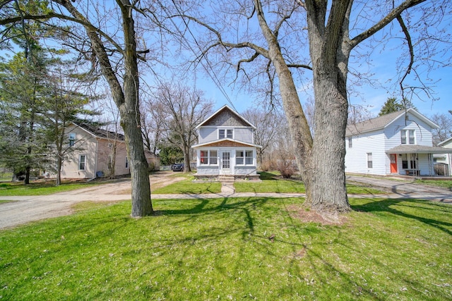 124 Broad St, Brooklyn, MI 49230 - bungalow-style house featuring dirt driveway, a front lawn, and covered porch