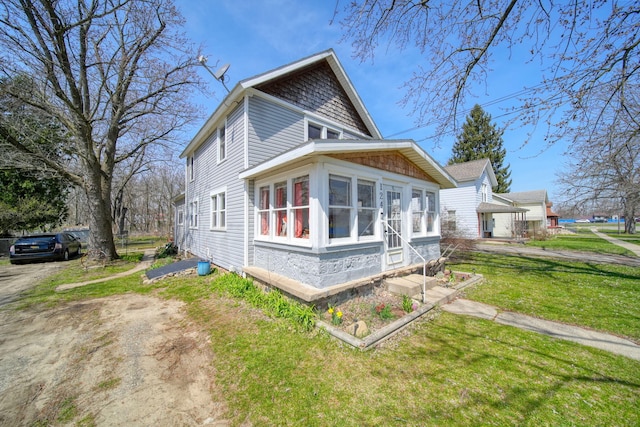 124 Broad St, Brooklyn, MI 49230 - view of front of property with a front lawn