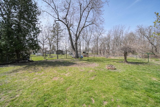 124 Broad St, Brooklyn, MI 49230 - view of yard featuring fence