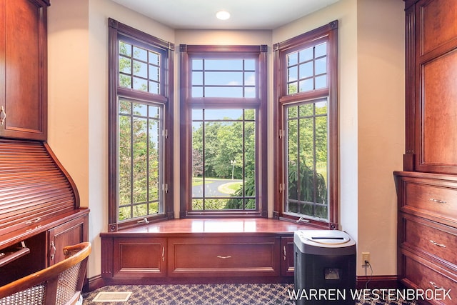 3550 64th Ave, Zeeland, MI 49464 - detailed view of baseboards and recessed lighting