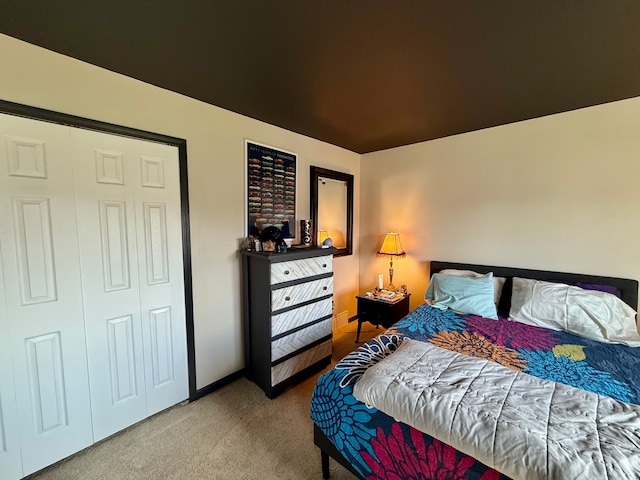 bedroom featuring carpet floors
