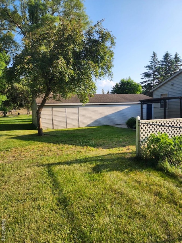 5140 Eastview Rd, Clarkston, MI 48346 - view of green lawn