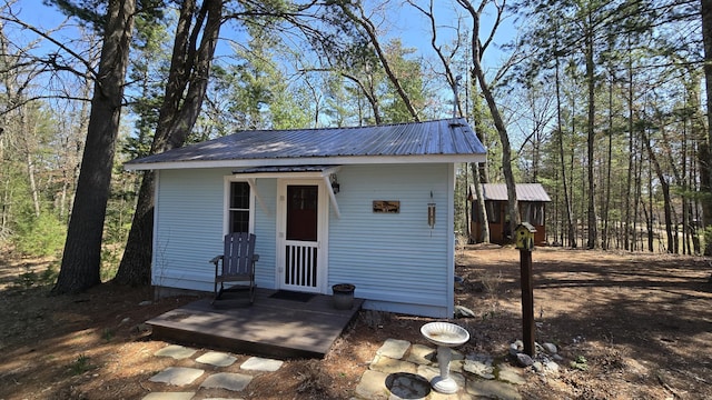 view of outdoor structure with an outdoor structure