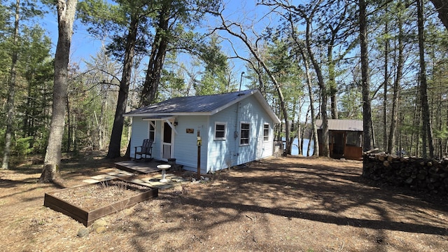 view of outdoor structure with an outdoor structure