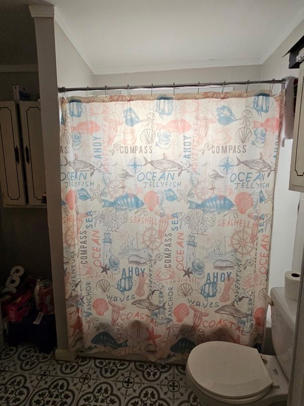 22419 Hoffman St, Saint Clair Shores, MI 48082 - full bathroom featuring crown molding and toilet
