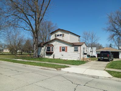 22419 Hoffman St, Saint Clair Shores, MI 48082 - view of side of home featuring concrete driveway, a yard, and an outbuilding