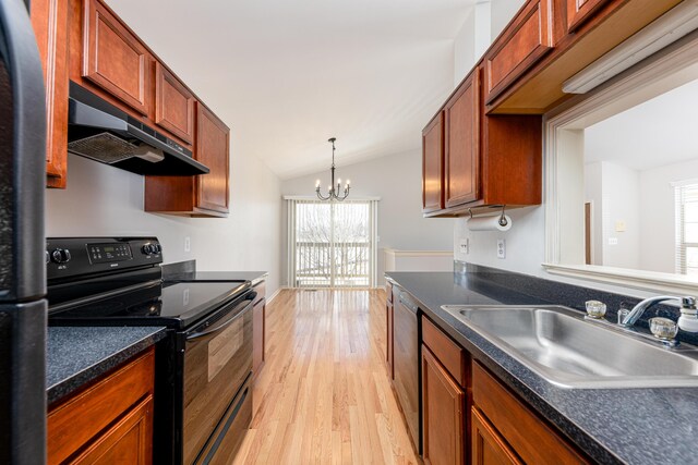 kitchen featuring a sink, a chandelier, black / electric stove, light wood-style flooring, and under cabinet range hood