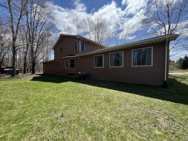 34722 36th Ave, Paw Paw, MI 49079 - rear view of property featuring a yard