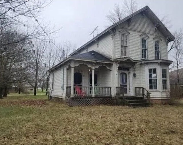 8083 S State Rd, Goodrich, MI 48438 - view of front of property with a porch and a front yard