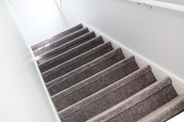 1024 Clinton Ave, Kalamazoo, MI 49001 - view of stairs