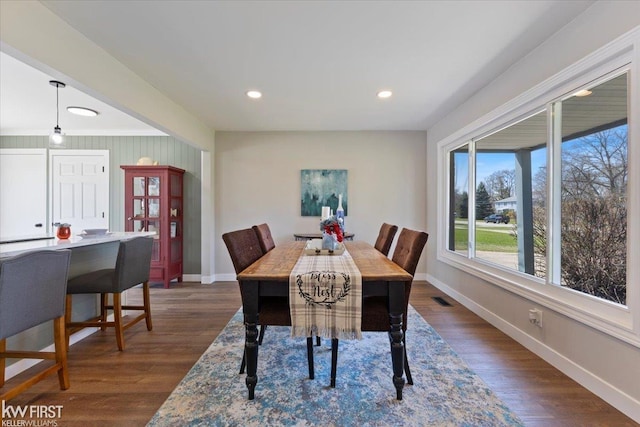 dining space with baseboards, visible vents, recessed lighting, and dark wood-style flooring