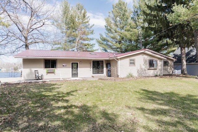 7841 Peninsular Dr, Farwell, MI 48622 - ranch-style home featuring a front lawn and metal roof