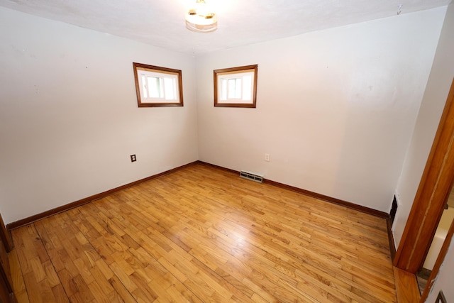 69369 Oak St, Benton Harbor, MI 49022 - empty room with light wood-type flooring, visible vents, and baseboards