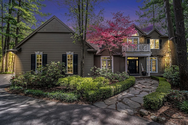 975 Pine Needle Trl, Rochester, MI 48306 - view of front facade featuring a balcony