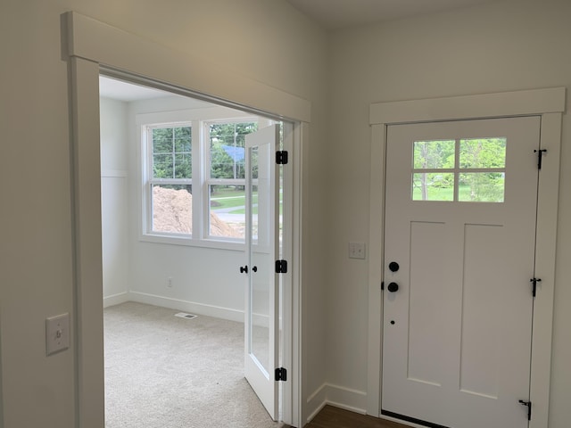 1060 N Wahington St, Lowell, MI 49331 - carpeted entryway featuring baseboards