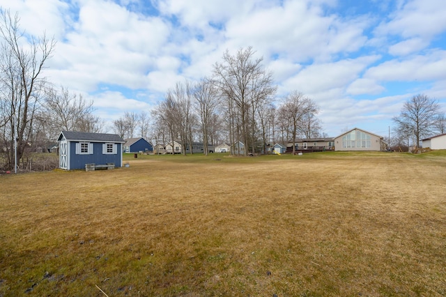 view of yard with an outdoor structure