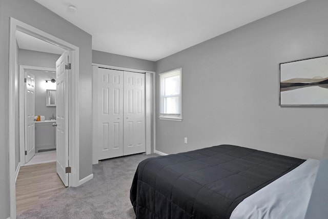 bedroom featuring baseboards, carpet, and a closet