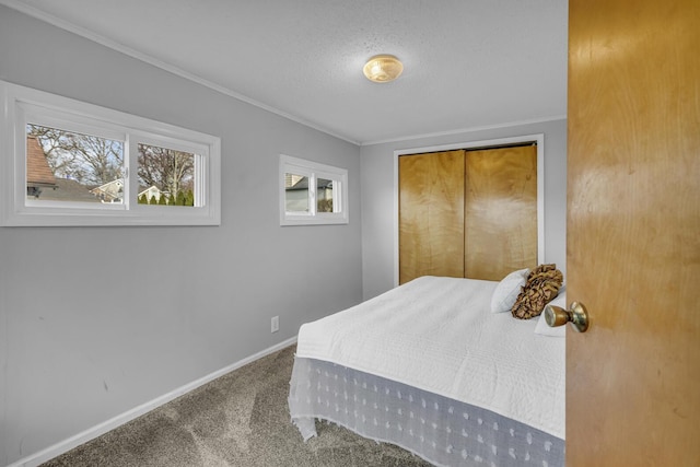 8033 S Portage Rd, Jackson, MI 49201 - carpeted bedroom featuring a textured ceiling, a closet, crown molding, and baseboards