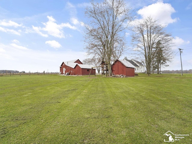 view of yard with an outbuilding and a barn