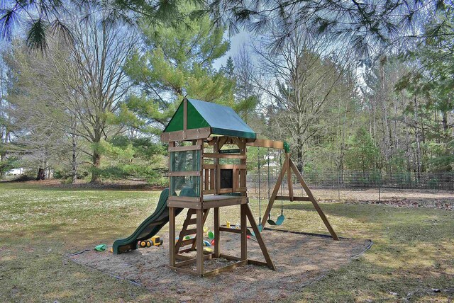7682 Hampton Cir, Grawn, MI 49637