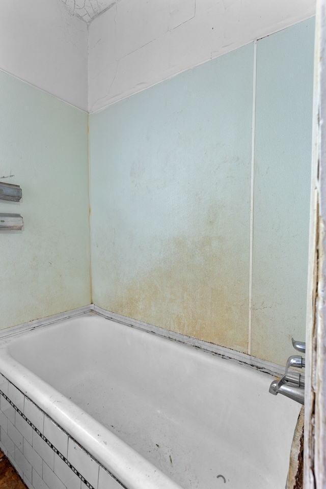 14919 Lesure St, Detroit, MI 48227 - full bath featuring a bathtub