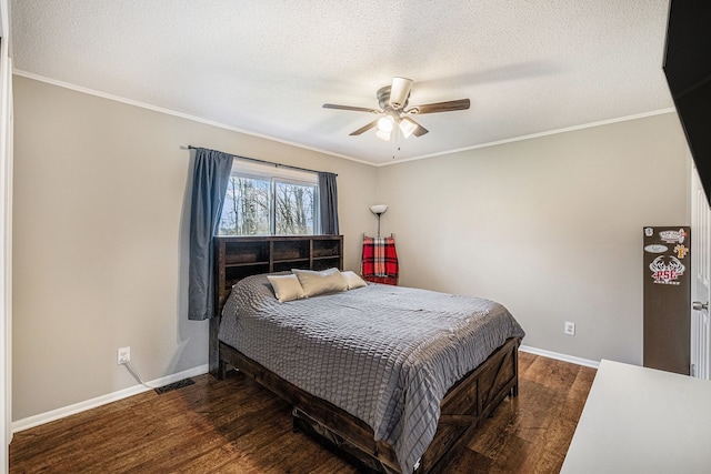 1315 Beaverbrook Dr, Holly, MI 48442 - bedroom featuring wood finished floors, a textured ceiling, baseboards, ornamental molding, and visible vents